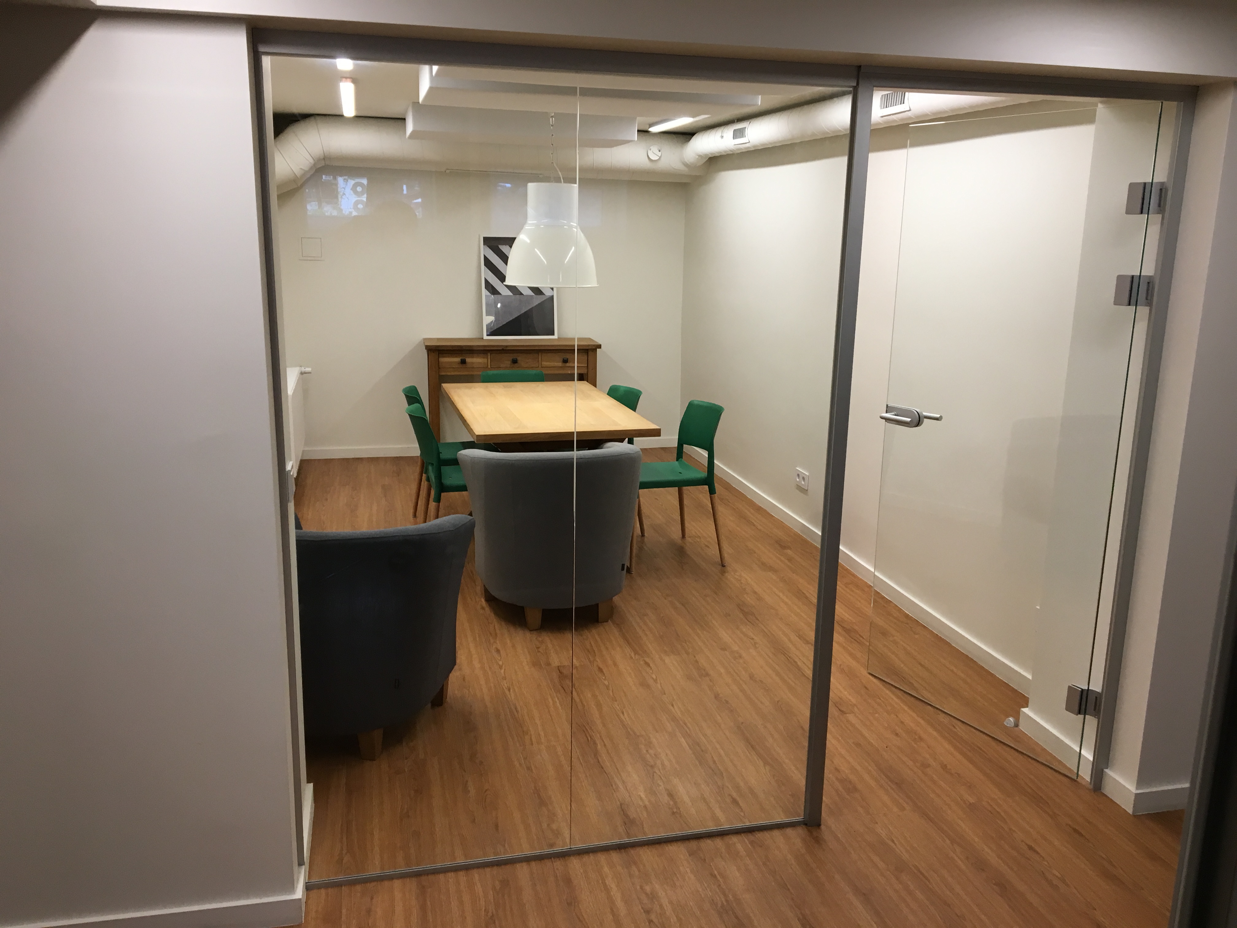 framless glass partitions
